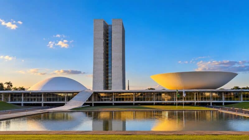 Concurso Câmara dos Deputados abre 66 vagas