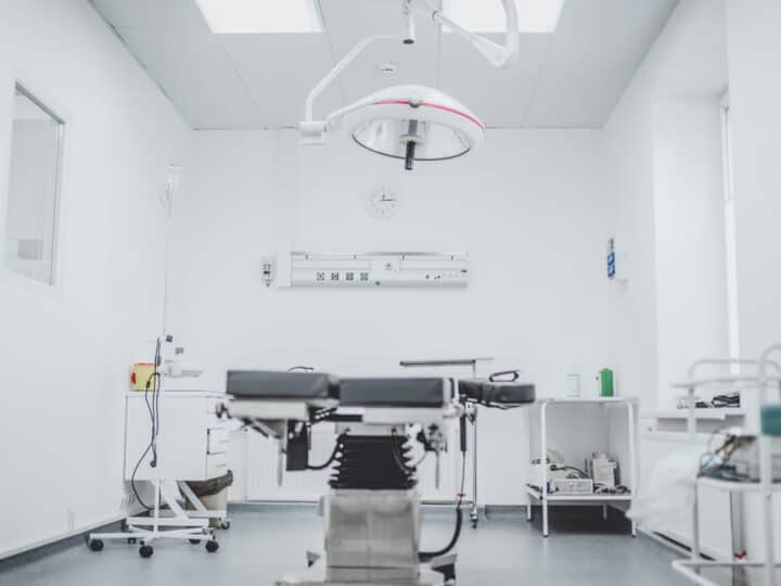Concurso USP Médico Veterinário 2026 paga R$ 11,7 mil