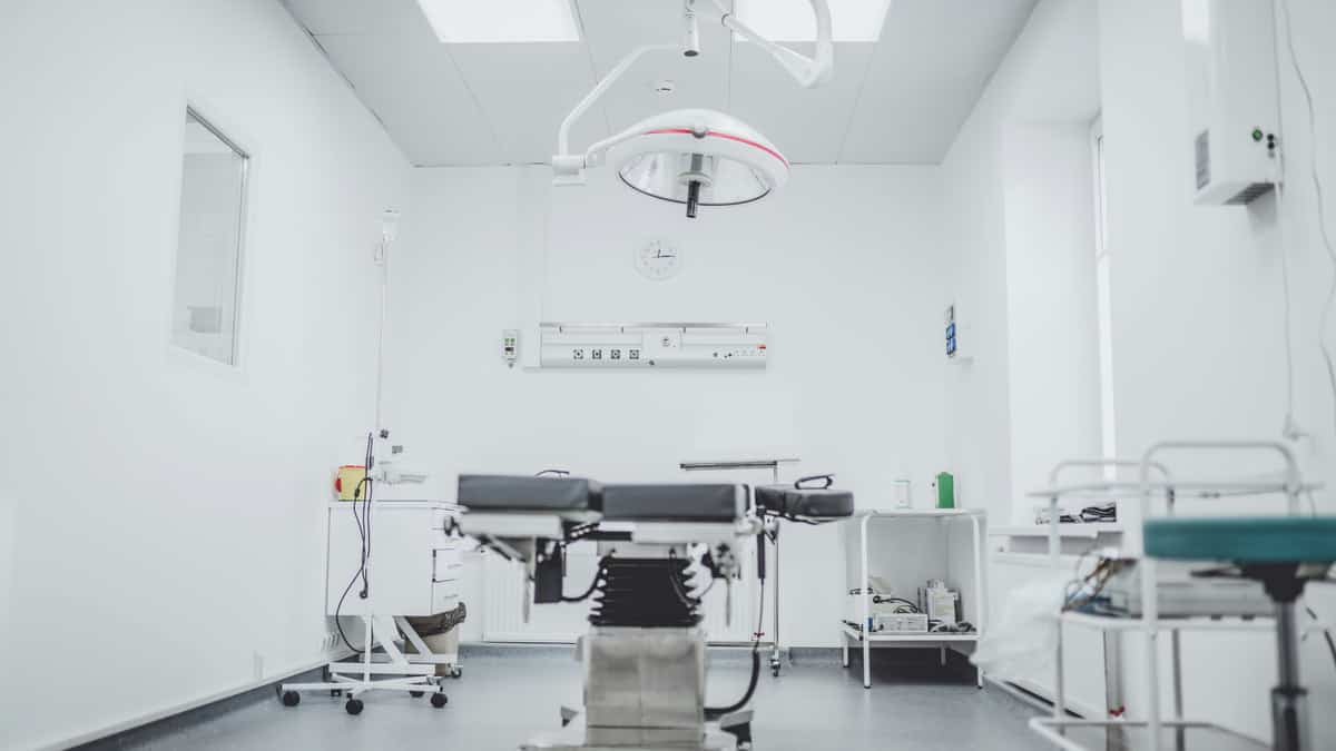Concurso USP Médico Veterinário 2026 paga R$ 11,7 mil