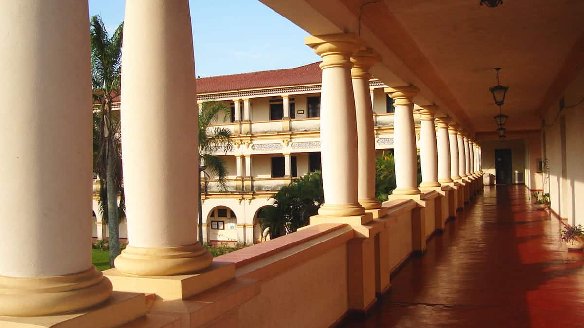 O concurso UFRRJ 2026 para professores tem 24 vagas