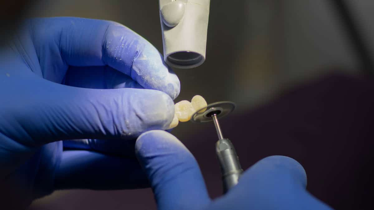 Processo seletivo UFU Odontologia 2026 abre vaga de R$ 4,4 mil