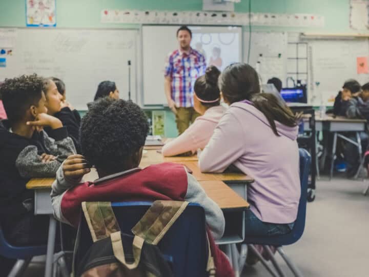 Concurso USP Professor 2026 abre 2 vagas de R$ 11,7 mil