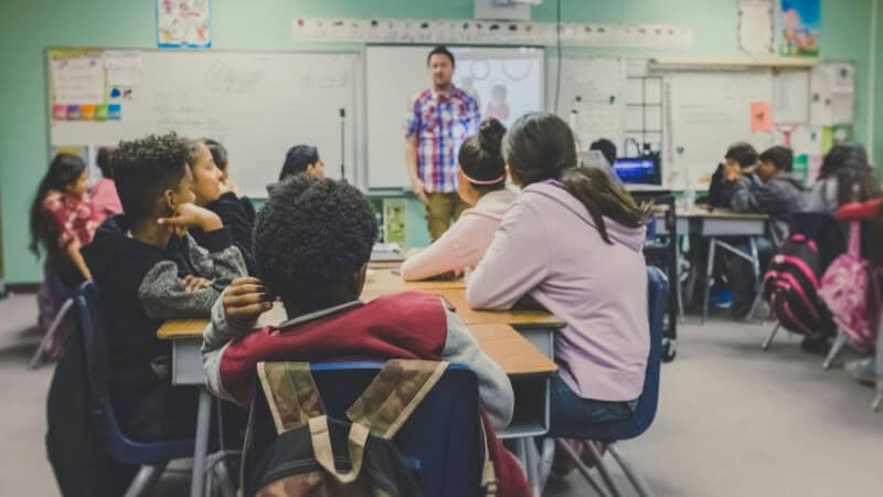 Concurso USP Professor 2026 abre 2 vagas de R$ 11,7 mil
