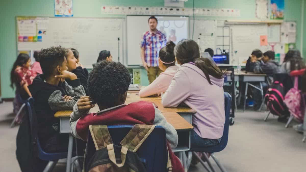Concurso USP Professor 2026 abre 2 vagas de R$ 11,7 mil