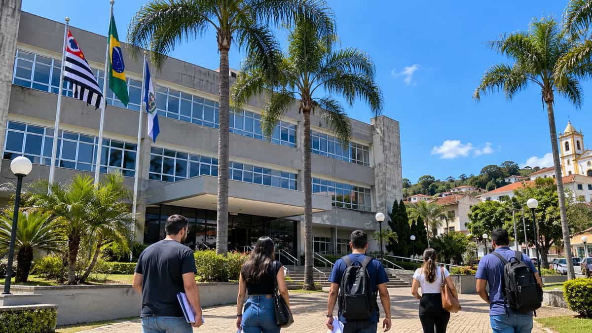 Concurso Piedade 2026 abre 20 vagas e paga R$ 17 mil